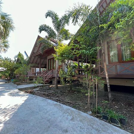 Baan Siriporn Resort - โรงแรมบ้านศิริพร รีสอร์ท Samut Songkhram Exterior foto
