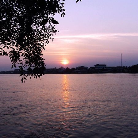 Baan Siriporn Resort - โรงแรมบ้านศิริพร รีสอร์ท Samut Songkhram Exterior foto