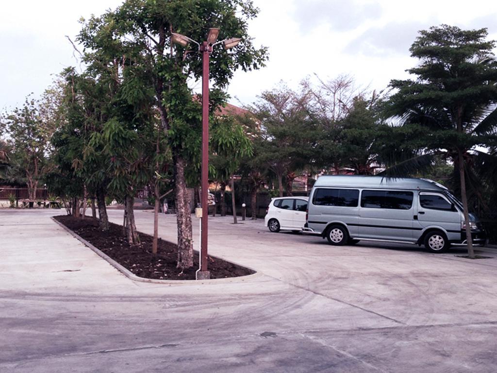 Baan Siriporn Resort - โรงแรมบ้านศิริพร รีสอร์ท Samut Songkhram Exterior foto