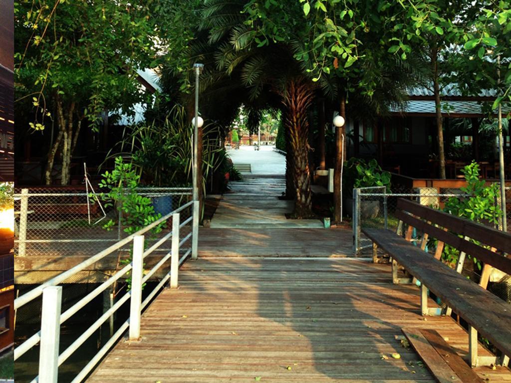 Baan Siriporn Resort - โรงแรมบ้านศิริพร รีสอร์ท Samut Songkhram Exterior foto