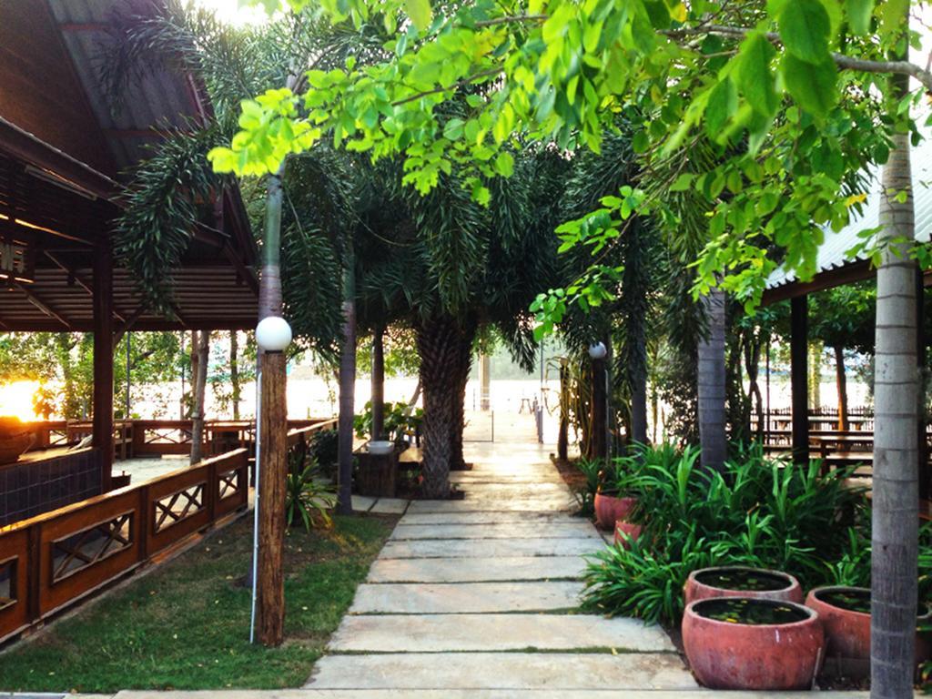 Baan Siriporn Resort - โรงแรมบ้านศิริพร รีสอร์ท Samut Songkhram Exterior foto