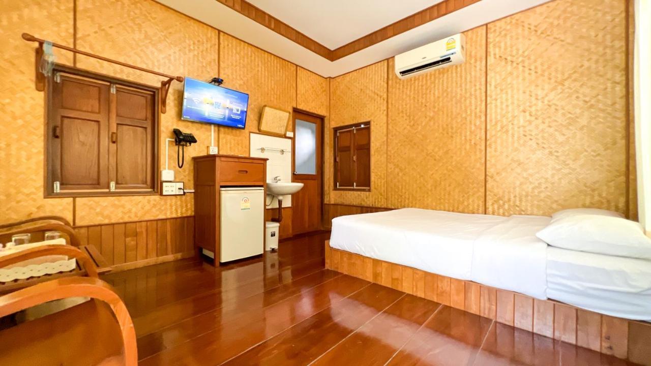 Baan Siriporn Resort - โรงแรมบ้านศิริพร รีสอร์ท Samut Songkhram Exterior foto
