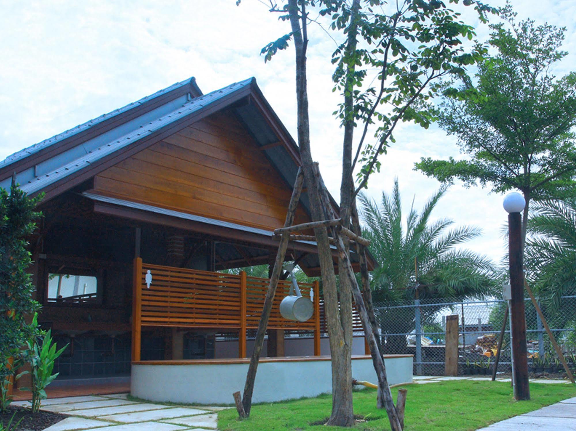 Baan Siriporn Resort - โรงแรมบ้านศิริพร รีสอร์ท Samut Songkhram Exterior foto