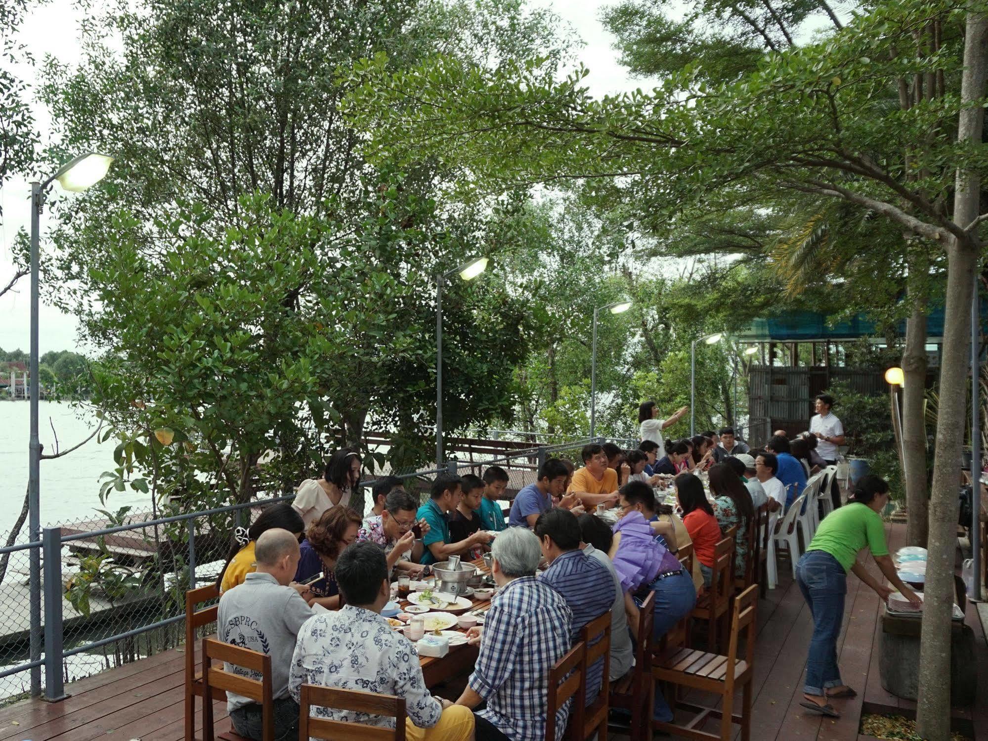 Baan Siriporn Resort - โรงแรมบ้านศิริพร รีสอร์ท Samut Songkhram Exterior foto