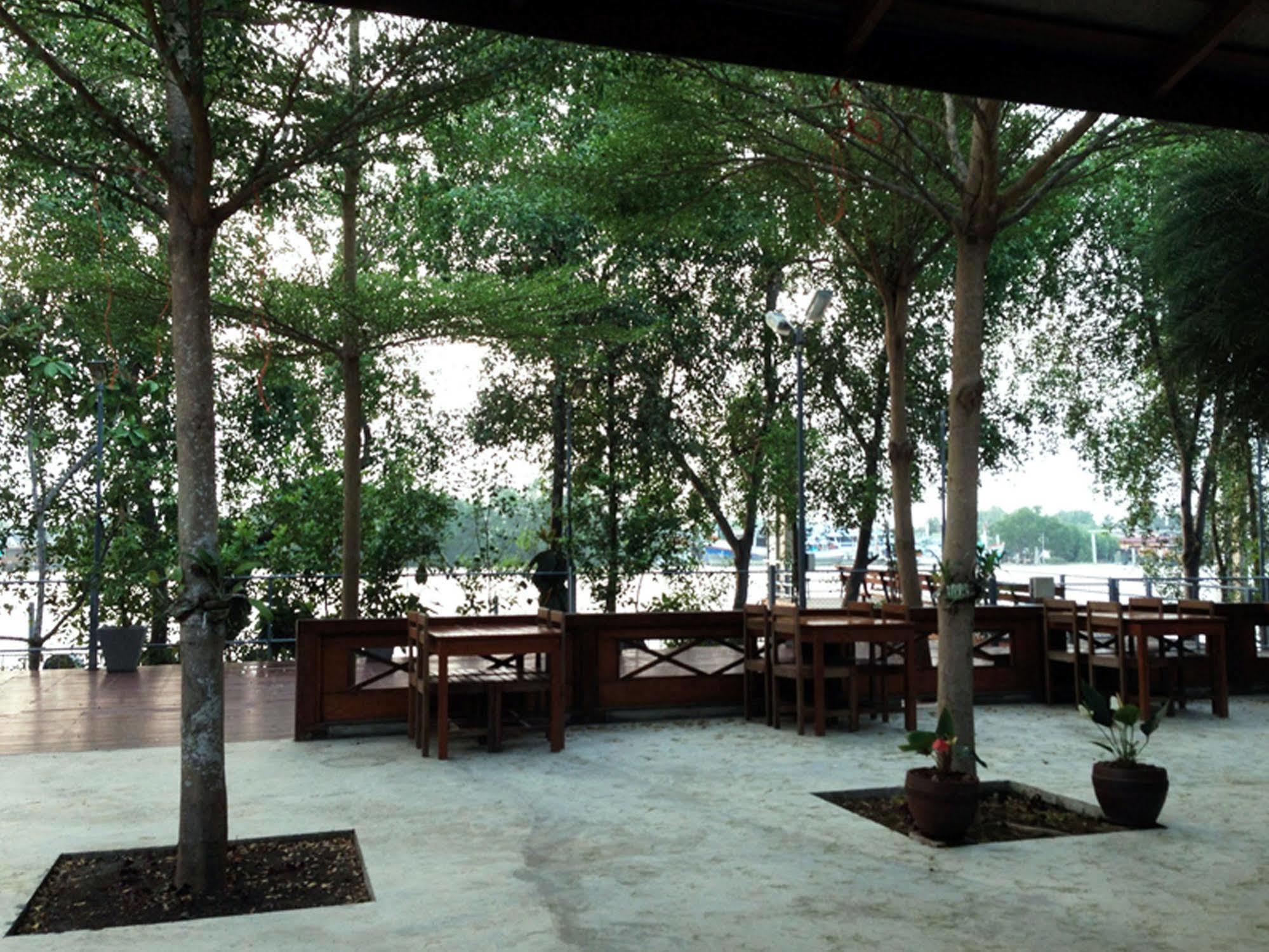 Baan Siriporn Resort - โรงแรมบ้านศิริพร รีสอร์ท Samut Songkhram Exterior foto