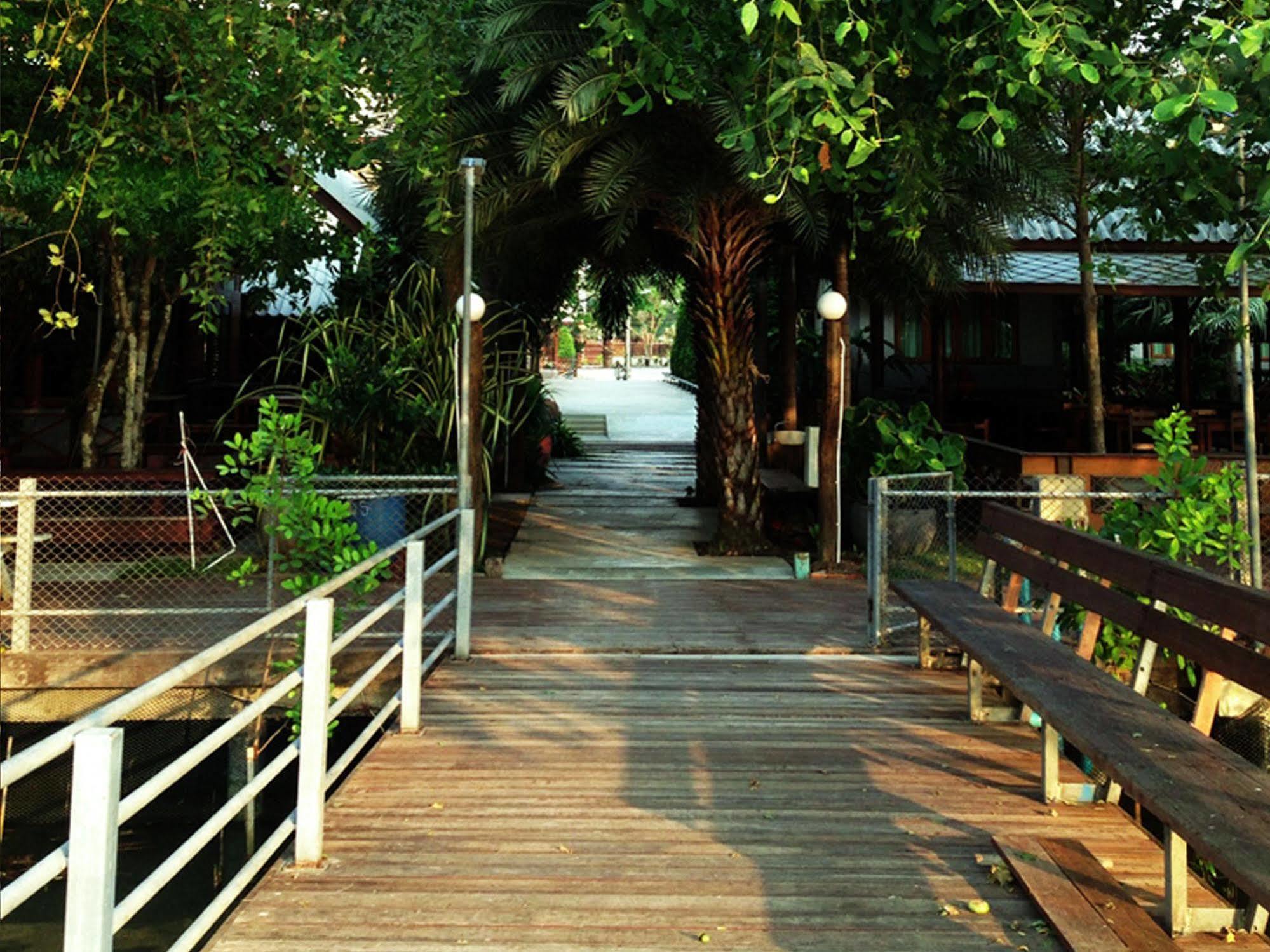 Baan Siriporn Resort - โรงแรมบ้านศิริพร รีสอร์ท Samut Songkhram Exterior foto