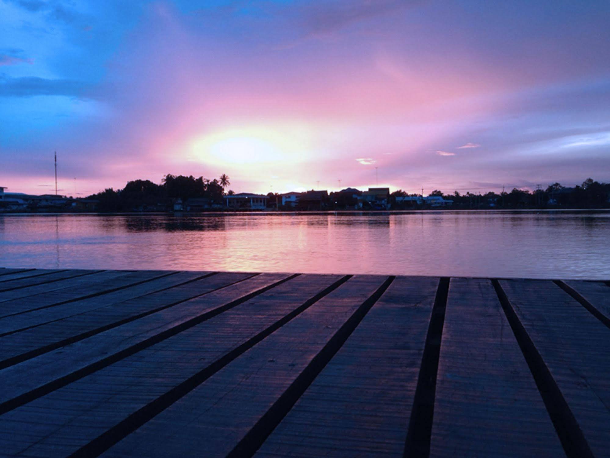Baan Siriporn Resort - โรงแรมบ้านศิริพร รีสอร์ท Samut Songkhram Exterior foto