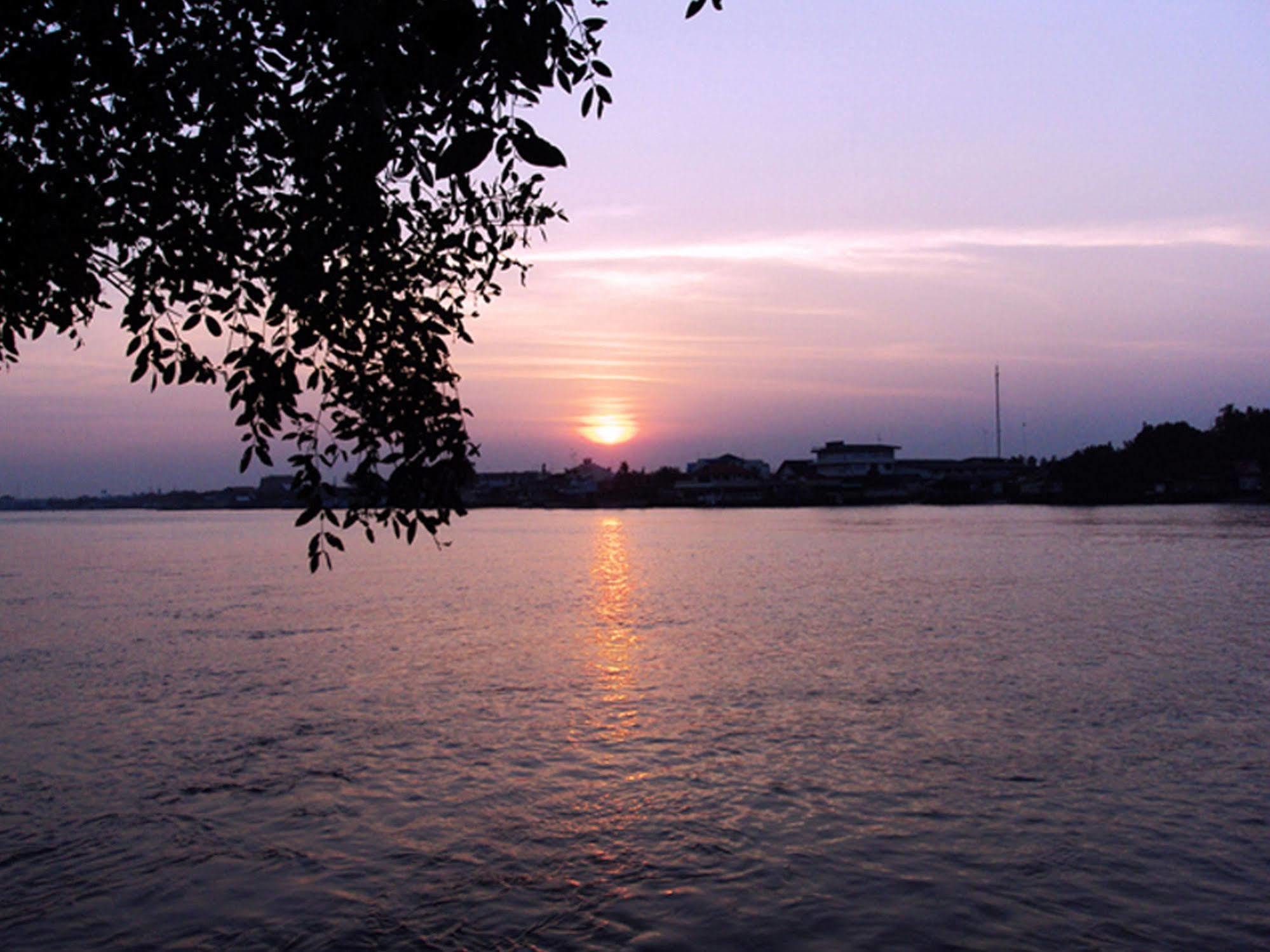 Baan Siriporn Resort - โรงแรมบ้านศิริพร รีสอร์ท Samut Songkhram Exterior foto